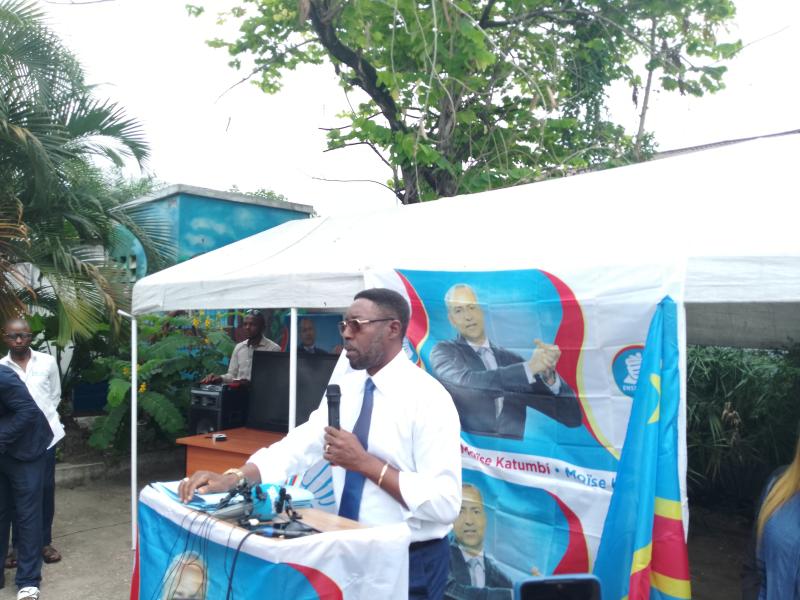 Francis Kalombo au cours d'un point de presse 