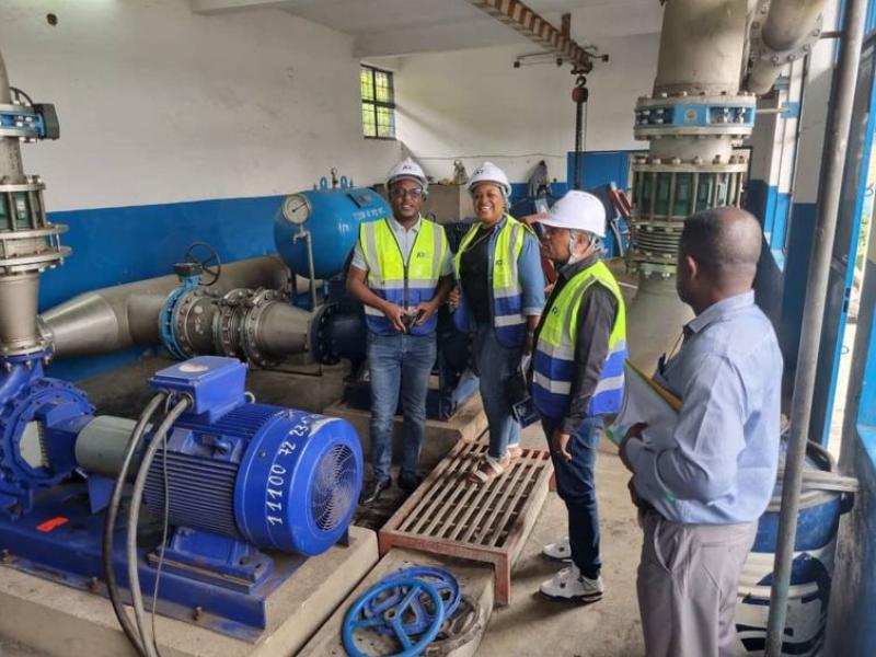 Visite de l'équipe de l'ARE aux installations électriques de la société Virunga Energy