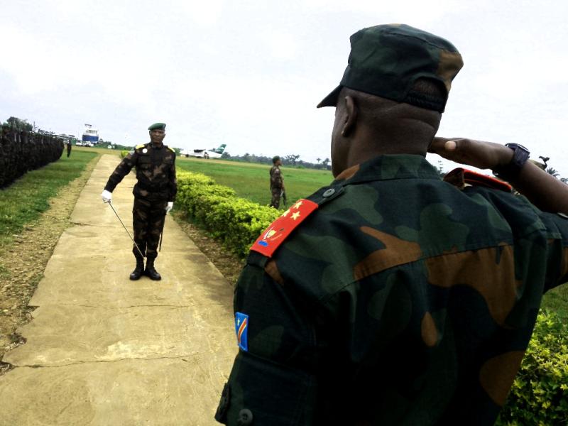 Fin mission à Beni, le lieutenant-général Ychaligonza Nduru Jacques reçoit les honneurs militaires avant de rentrer à Kinshasa