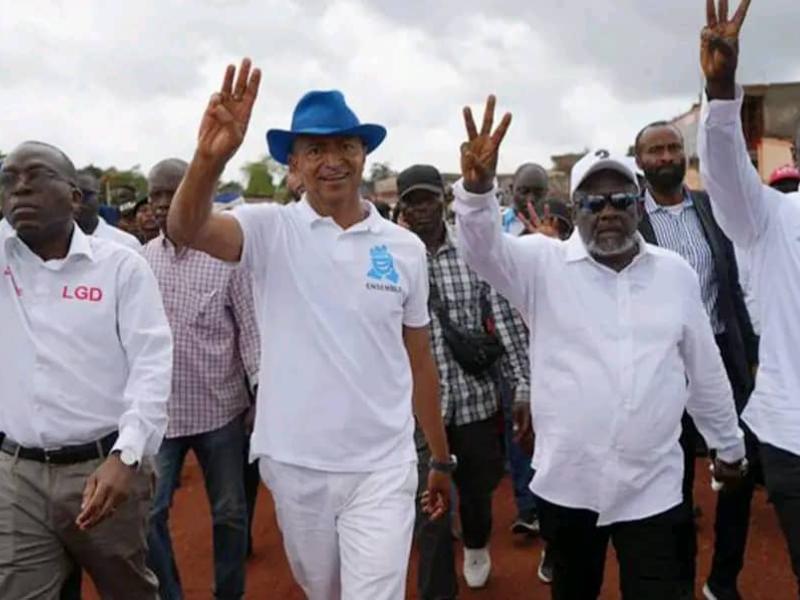 Le candidat Président de la République Moïse avec ses alliés lors de la campagne électorale