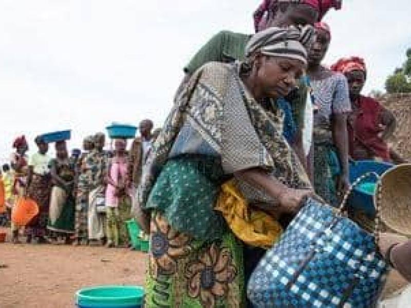 Des femmes congolaises se rassemblent à un point de distribution alimentaire au Nord-Kivu, dans l'est de la RDC [photo d'illustration]