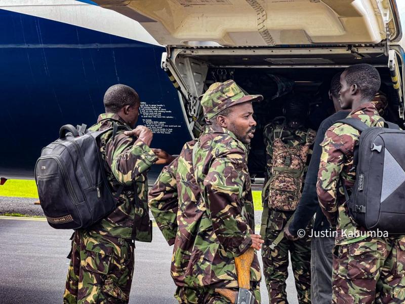 Les militaires Kényans de l'EACRF à l'aéroport international de Goma [ Photo Justin Panzu]
