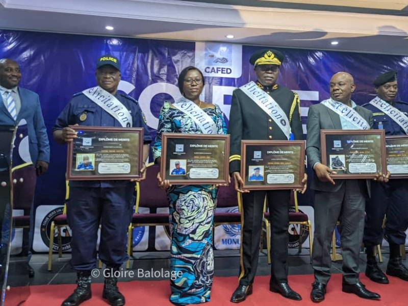 Les lauréats, des éléments de la Police qui reçoivent leurs diplômes de mérite [photo d'illustration].