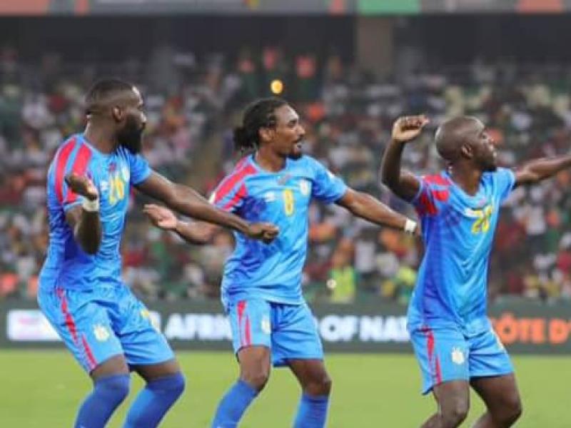 Arthur Masuaku, Samuel Moutoussamy et Yoane Wissa en pleine célébration d'un but. [Photo d'illustration]