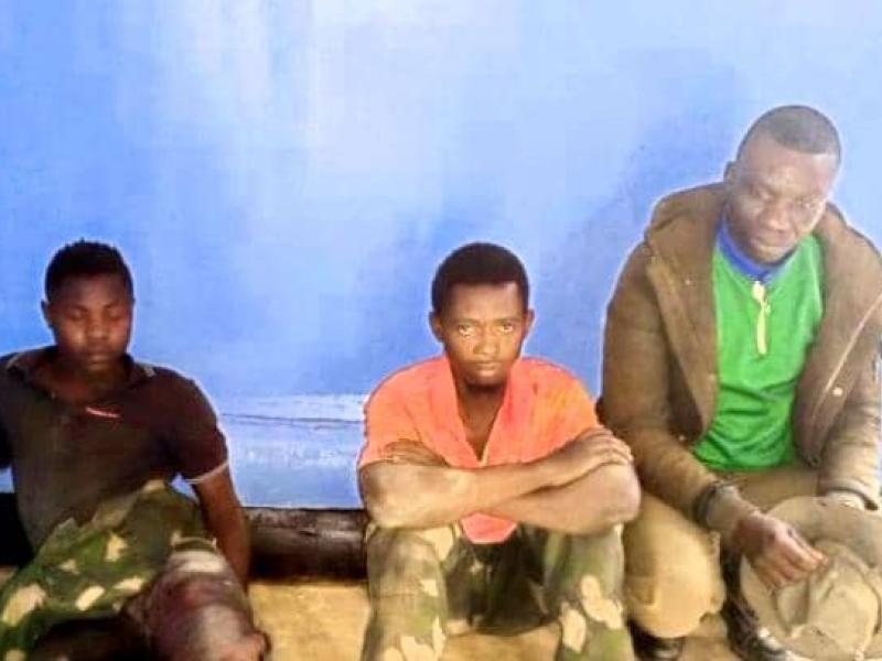 Trois miliciens du mouvement rebelle Maï-maï Banabateseke arrêtés par les FARDC dans le territoire de Beni. Photo: Cellcom Sokola 1 grand-nord