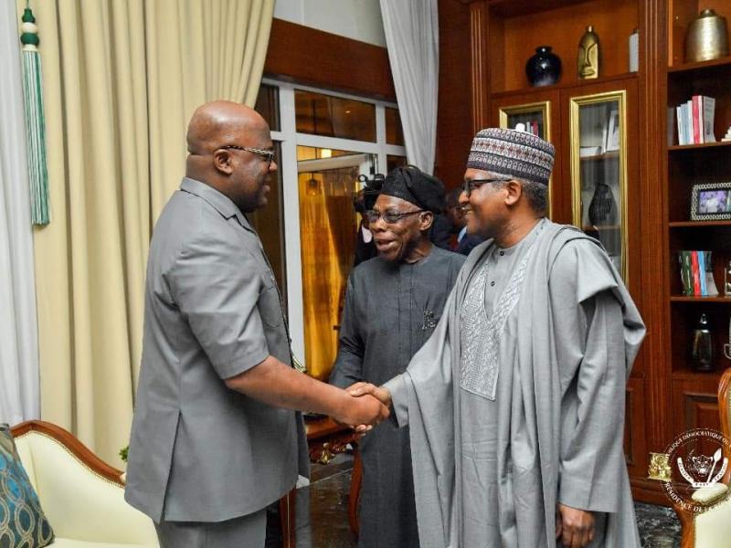 Le Président de la République Félix Tshisekedi et l'ex président nigérian Obasanjo accompagné de l'homme d'affaires Aliko Dangote au Palais de la Nation