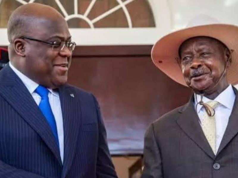 Le Président Félix Antoine Tshisekedi Tshilombo de la RDC avec son homologue ougandais, Yoweri Museveni