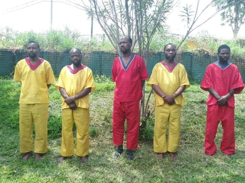 Les cinq présumés collaborateurs des rebelles M23-RDF présentés à la presse ce vendredi à Kinshasa