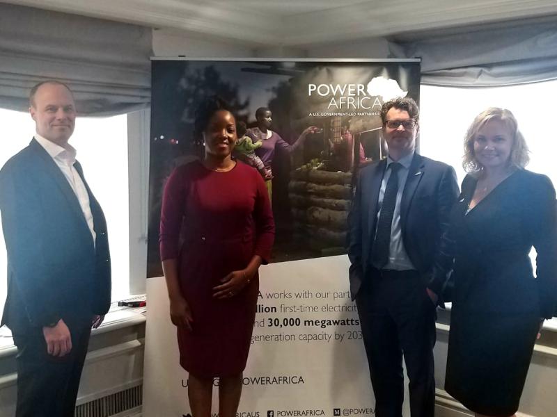 Dr Sandrine Mubenga entouré des experts des autres pays du monde lors du sommet Power Africa