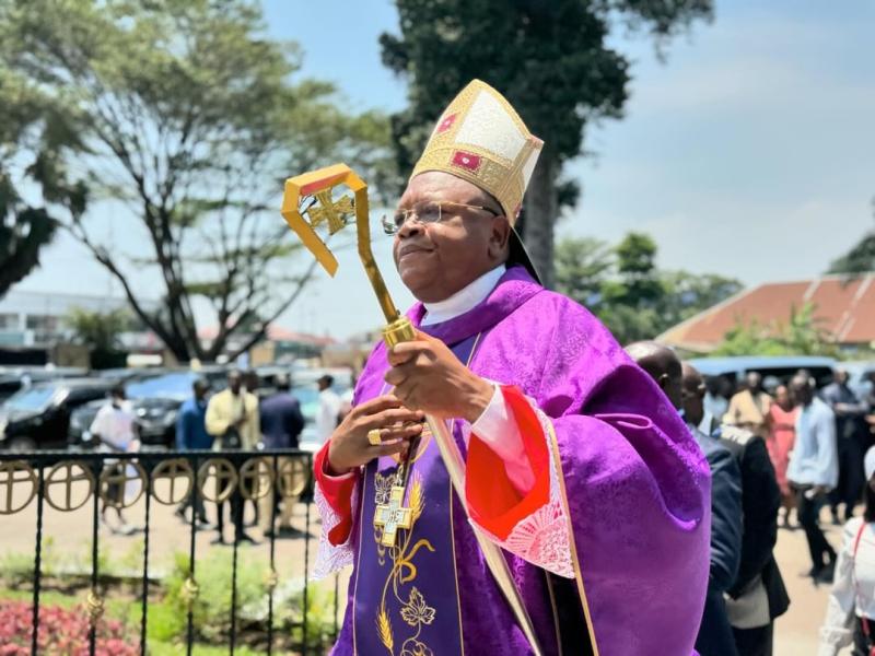 Le Cardinal Fridolin Ambongo pendant la procession lors de la messe de suffrage de feu Chérubin Okende