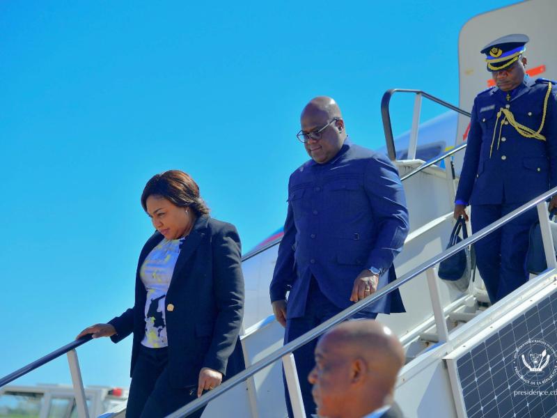 Le chef de l'État Félix Tshisekedi et la première dame Denise Nyakeru lors de leur arrivée en Allemagne, dimanche 28 mai
