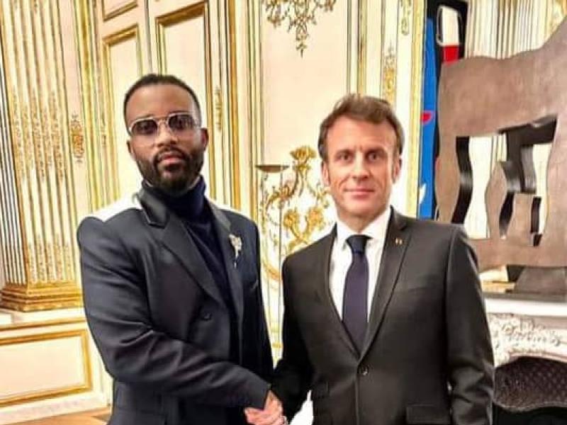 Fally Ipupa et Emmanuel Macron aux Champs-Elysées. [Photo d'illustration]