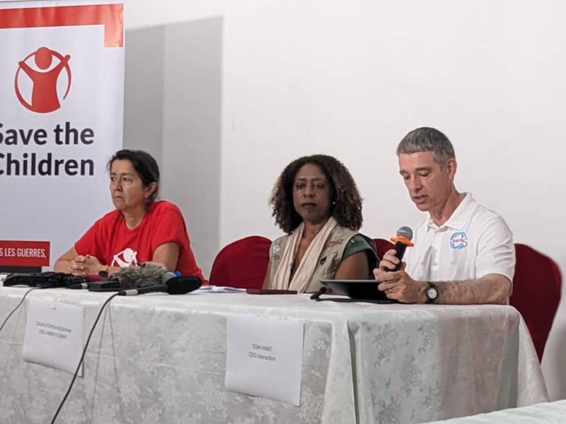 Tjada McKenna de Mercy corps, Tom Hart de Interaction et Janti Soeripto de Save the children lors d'un point de presse à Goma [photo d'illustration] 