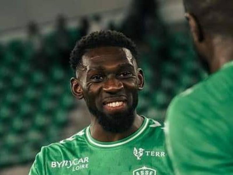 Dylan Batubinsika en pleine célébration, sous les couleurs de l'AS Saint-Étienne. [Photo d'illustration]
