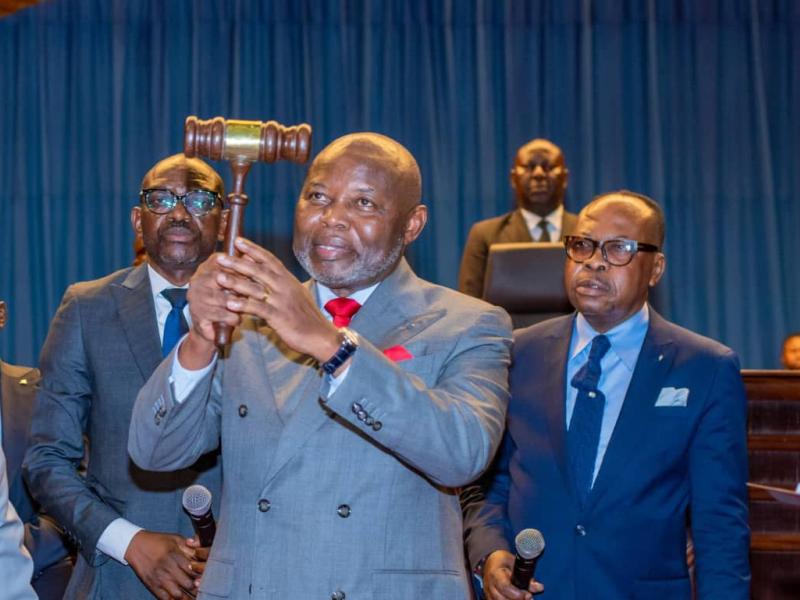 Vital Kamerhe prend possession du marteau après son élection à la tête du bureau de l'assemblée nationale