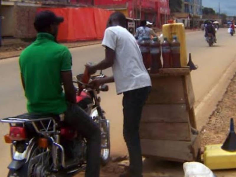 Un revendeur d'essence communément appelé Kadhafi au Nord-Kivu [photo d'illustration]