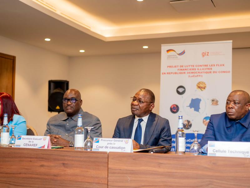 Le Procureur général près la Cour de Cassation Firmin Mvonde Mambu (en cravate bleue) lors de l'installation officielle des membres de la Cellule technique de coordination de l'UNICEP.