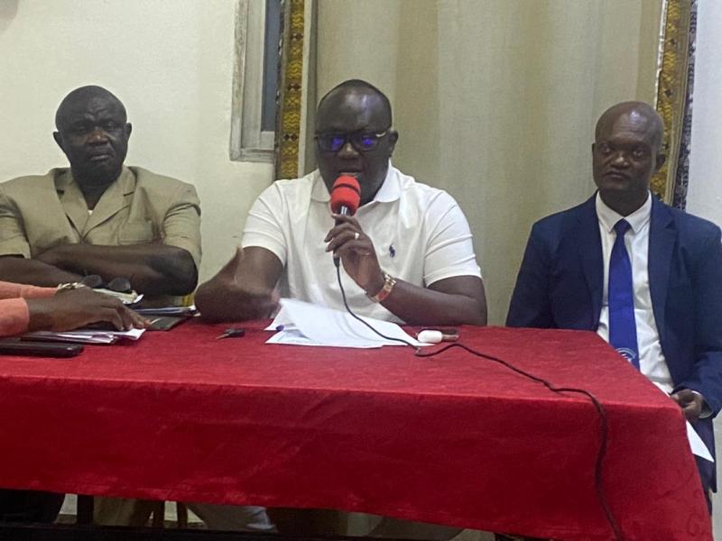 Le président de l'AC Dibumba Guy Mafuta Gabongo (au milieu) lors de l'Assemblée générale ordinaire de son club