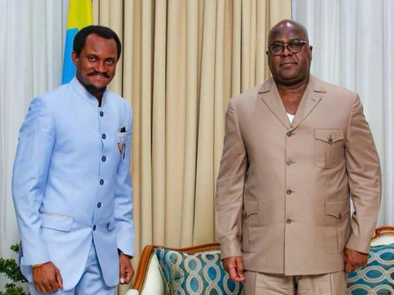 Le DG de l'ARSP, Miguel Kashal, pose avec le chef de l'État Félix Antoine Tshisekedi