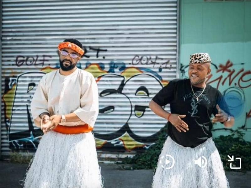 Le chanteur congolais Fally Ipupa et René Soso, artiste folklorique