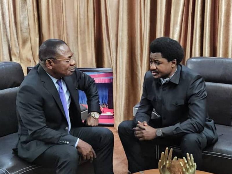 De gauche à droite, PG Firmin Mvonde, Ministre de la Justice Constant Mutamba