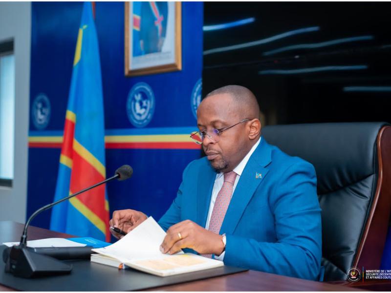 Le VPM de l’intérieur et sécurité Jacquemain Shabani au lancement de l’opération de traçabilité des frontières RDC-Angola