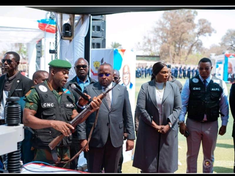 Le VPM de l'intérieur Jacquemain Shabani lors du lancement de l'opération de marquage des armes à Kolwezi, mercredi 21 août 2024