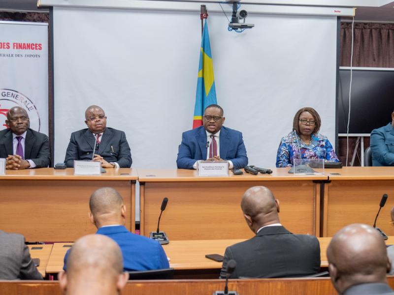 Le ministre des finances Doudou Fwamba Linkunde et les cadres et agents de la DGI