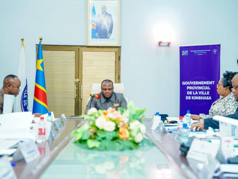 Le Gouverneur Daniel Bumba Lubaki lors du tout premier conseil des ministres du Gouvernement provincial de Kinshasa