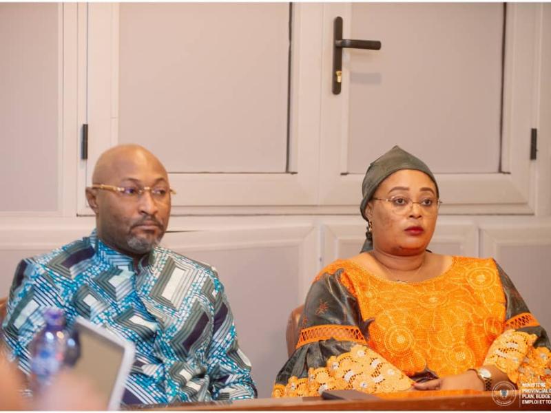 Le ministre provincial kinois du Budget, Jésus Noël Sheke, et sa collègue des Finances, Yvette Tembo Kulemfuka