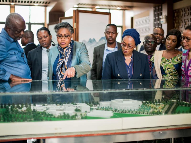La Première Ministre Judith Tuluka Suminwa accompagnée de quelques membres de son équipe gou