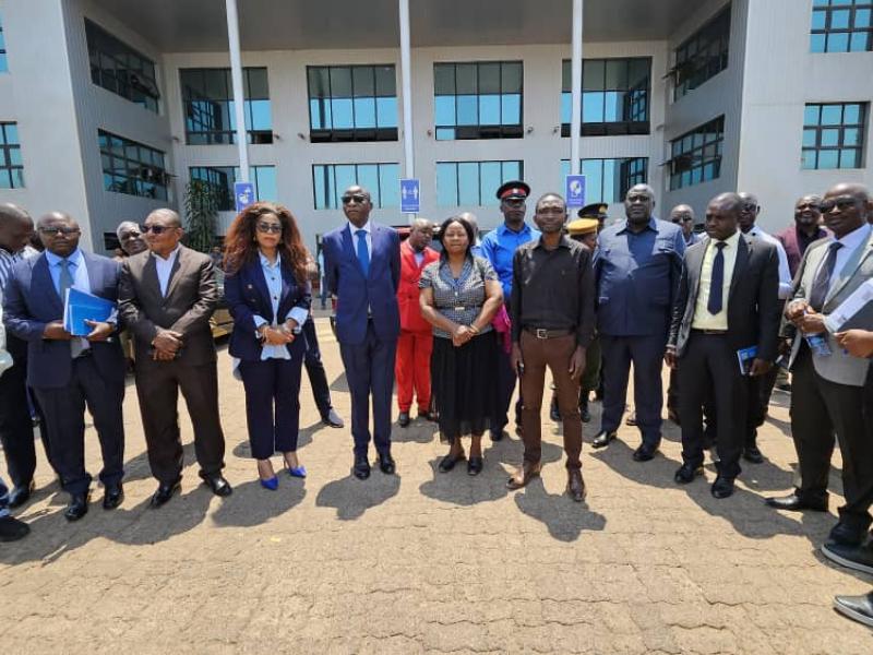 Photo de famille des experts du commerce extérieur de la RDC et la Zambie, après une réunion technique tenue au poste frontalier de Kasumbalesa