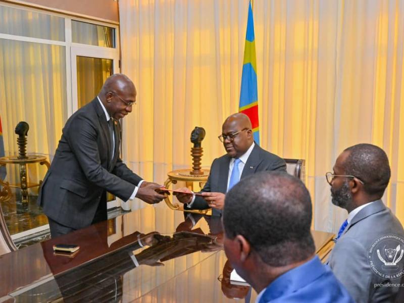 Le chef de l'État Félix Tshisekedi reçoit le message du président angolais, auprès de son envoyé spécial, jeudi 19 septembre 2024