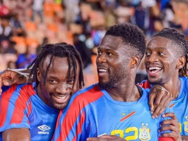 Chancel Mbemba en pleine célébration avec Fiston Mayele et Joris Kayembe. [Photo d'illustration]