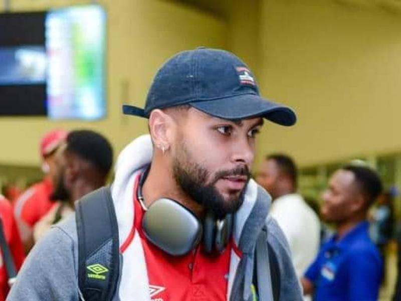 Le gardien des Léopards, Dimitry Bertaud, à l'aéroport de Dar es Salam.