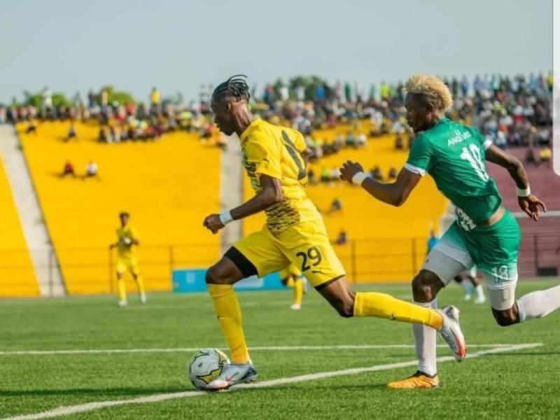 Les joueurs de V.Club et Anges Verts en plein match