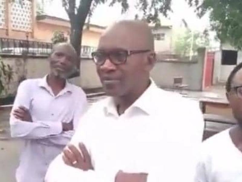 Daniel Safu et ses proches, dans une paroisse à Kinshasa.