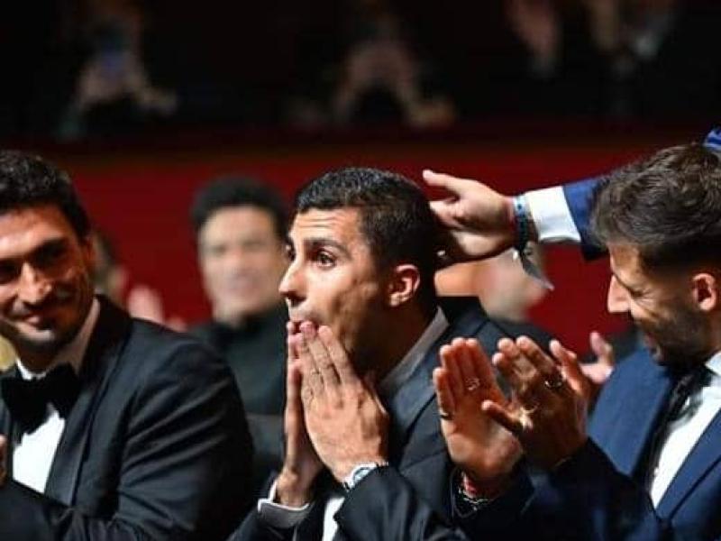 Rodri entouré de ses coéquipiers de Manchester City, lors de la remise de ballon d'or, à Paris.