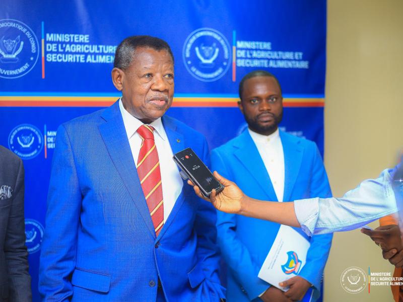 Lambert Mende Omalanga