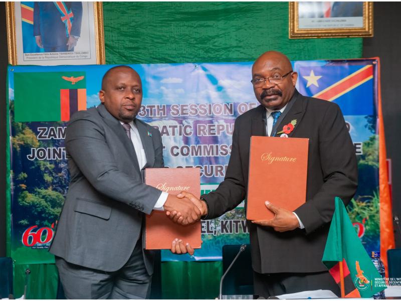 Le VPM de l'intérieur Jacquemain Shabani et son homologue zambien Ambroise Lwiji Lufuma.