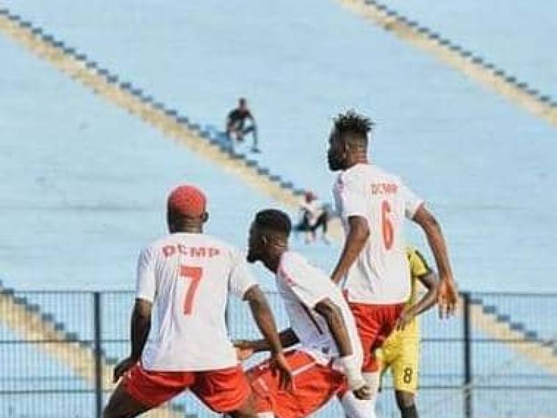 Les joueurs du DCMP, au Stade Père Raphaël de la Kethule.