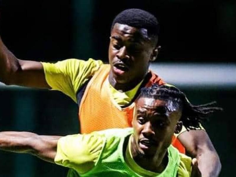 Noah Sadiki et William Balikwisha lors d'une séance d'entraînement à Abidjan.