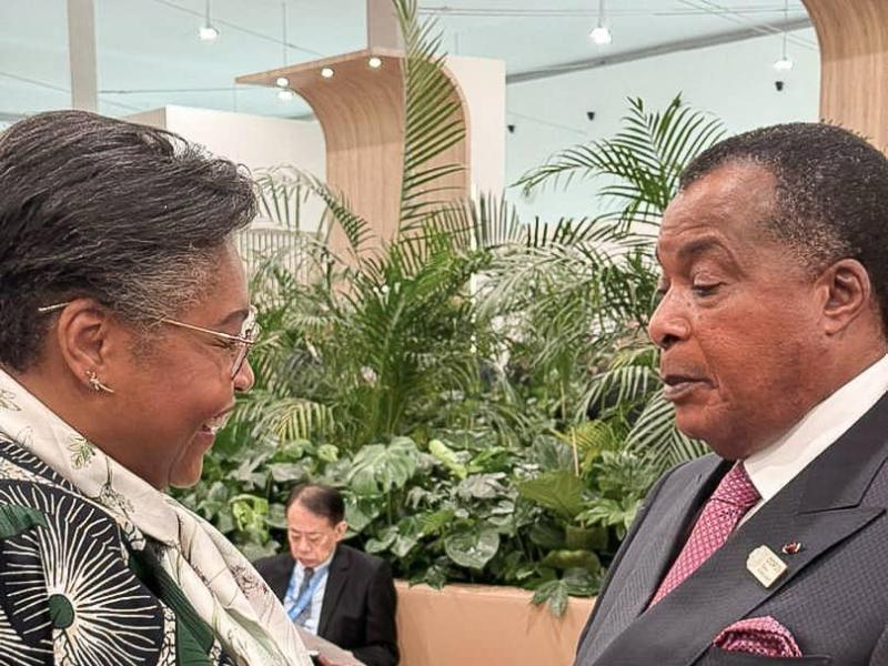 La Première ministre Judith Tuluka Suminwa et le Président du Congo- Brazzaville Dénis Sassou-Nguesso, à Bakou, mardi 12 novembre 2024