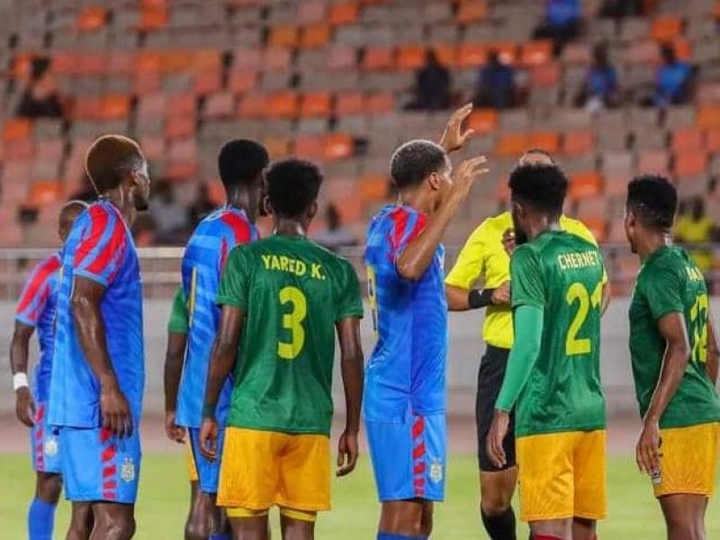 Les joueurs de la RDC et ceux de l'Éthiopie, lors d'une rencontre disputée à Dar es Salam. 