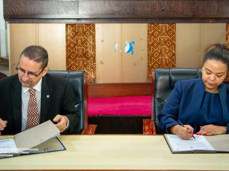 Bruno Lemarquis et Thérèse Wagner signent, au nom des Nations-Unies et la RDC, le cadre de coopération pour le développement durable 2025-2029