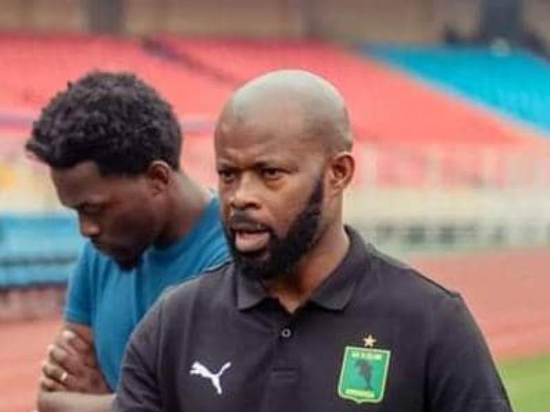 L'entraîneur de VClub, Youssouph Dabo lors d'une séance d'entraînement, au Stade des Martyrs.