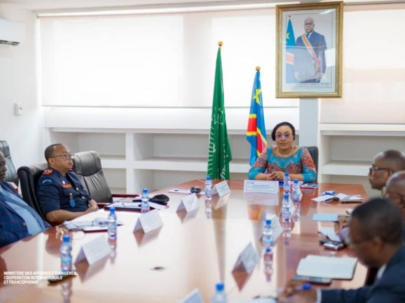 La Vice-ministre des Affaires étrangères, Coopération Internationale et Francophonie échange avec les responsables de sécurité