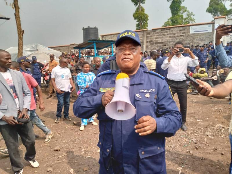 Le maire de Goma Faustin Kapend kamand lors d'un décente dans un camp de déplacés [photo d'illustration]