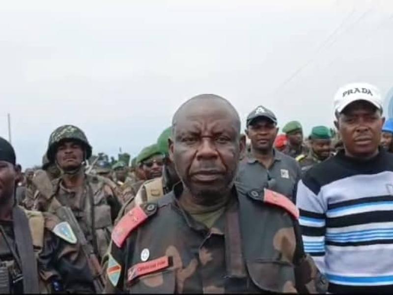 Le Gouverneur militaire du Nord-kivu Peter Cirimwani lors d'une descente à Sake ce jeudi 23 janvier 2024