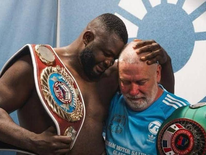 Martin Bakole et son entraîneur Billy Nelson.